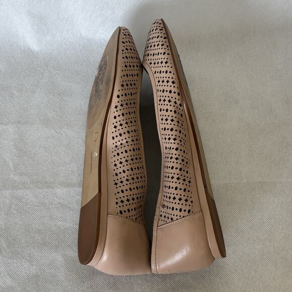 Vince Camuto Slip On Flats Sz 9M breathable cutout detail Taupe - Picture 8 of 14